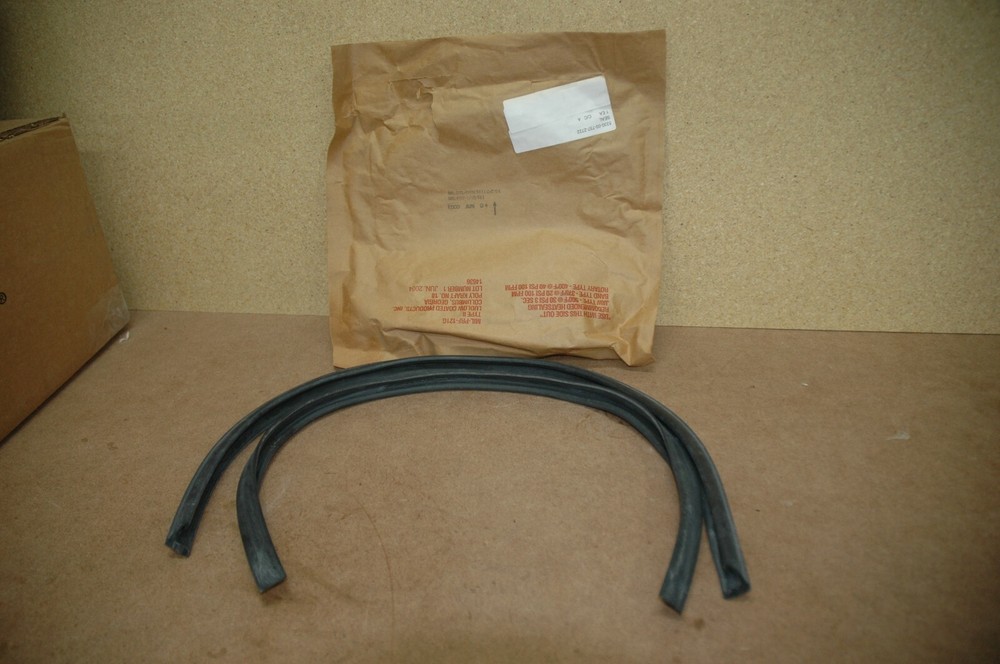 Weatherstrip seal , top window side door soft top 2.5T/5T 5330-00-737-2722 (2 Ea