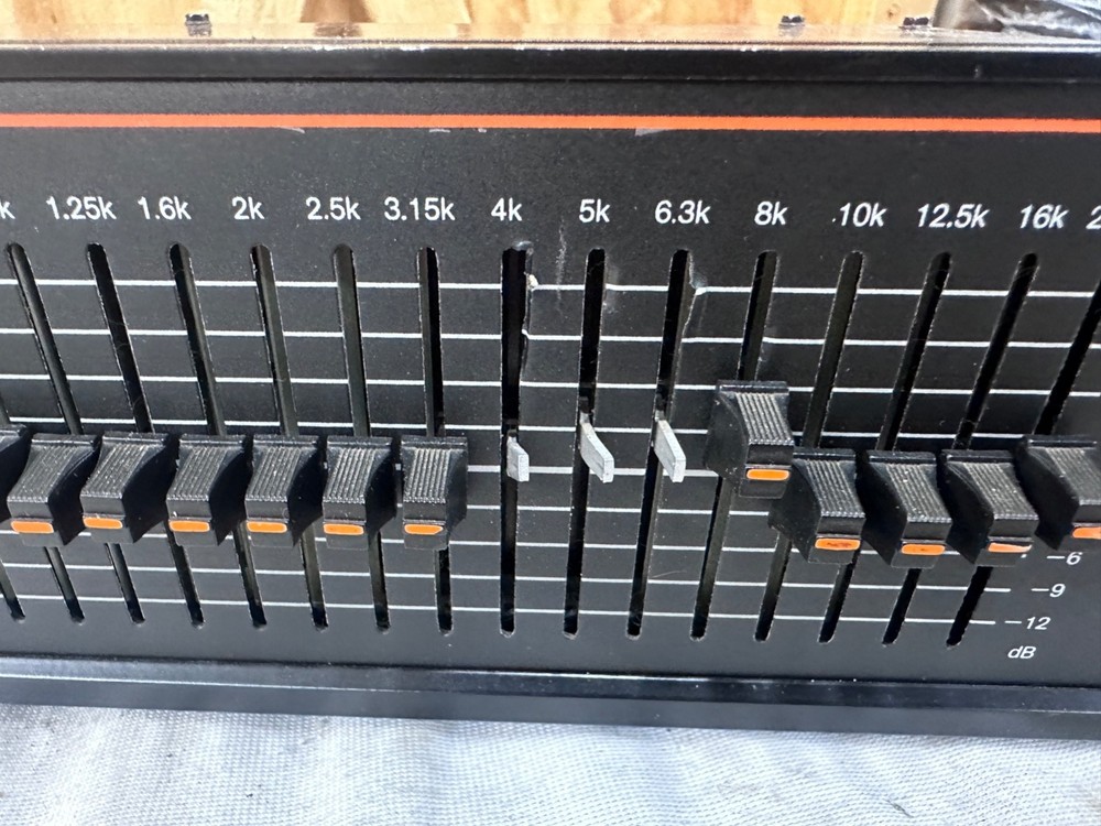JBL UREI 5547A Mono 30 Band Graphic Equalizer EQ - READ
