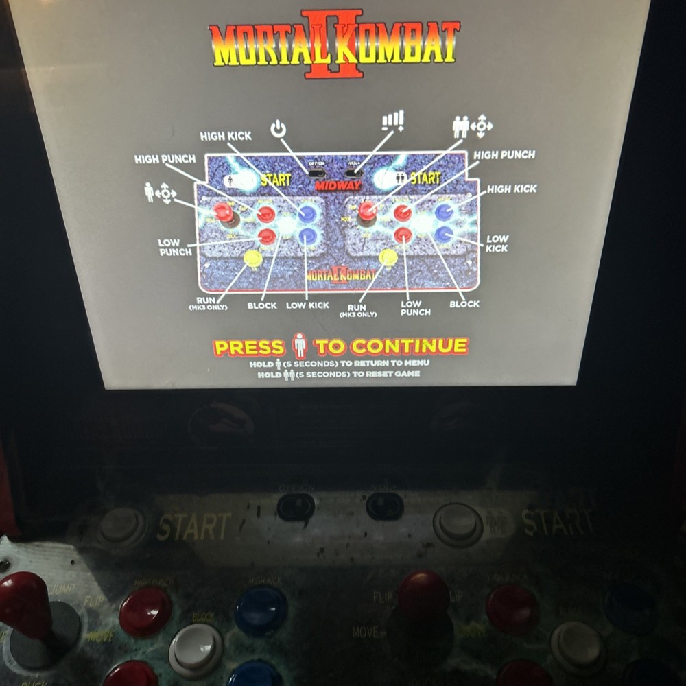 Mortal Kombat 2 Arcade Machine. Midway arcade 1 Up