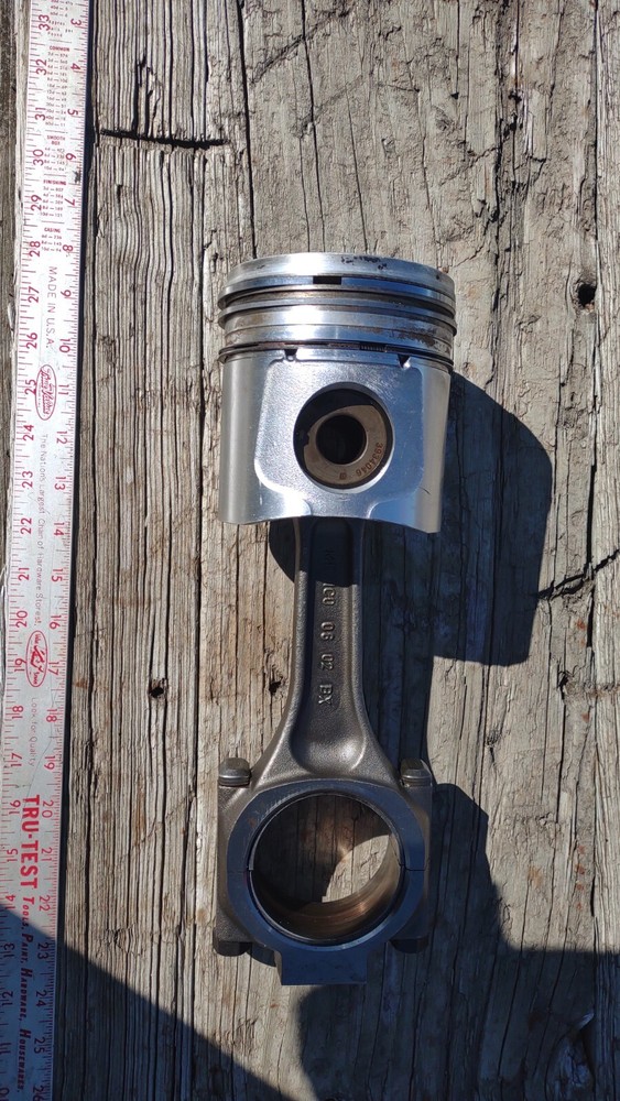 Cummins ISC 8.3CR Connecting Rod and Piston no1