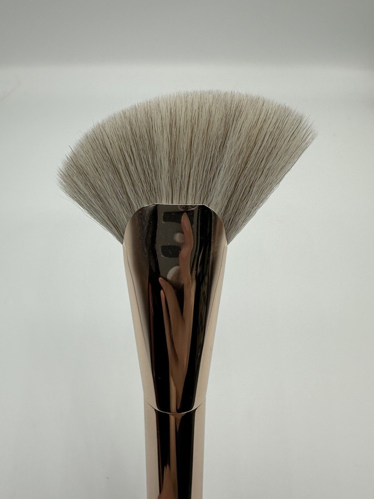 PATRICK TA BEAUTY CONTOUR BRUSH NEW!