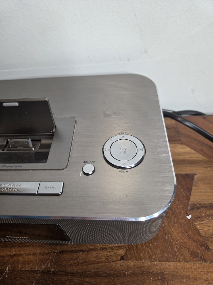 Phillips DC290B/37 Docking System 30 Pin iPhone Player Charger Alarm Clock READ