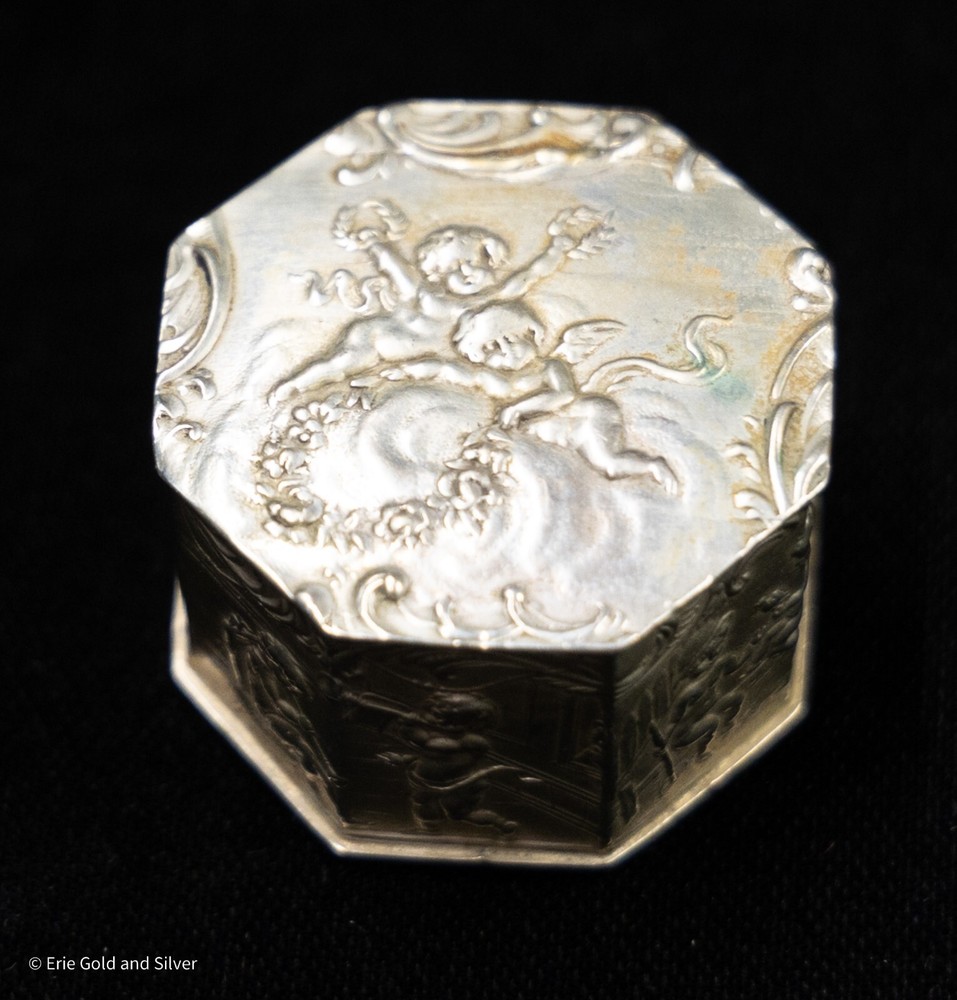 800 Silver Trinket or Snuff Box with Cherubs/Angels