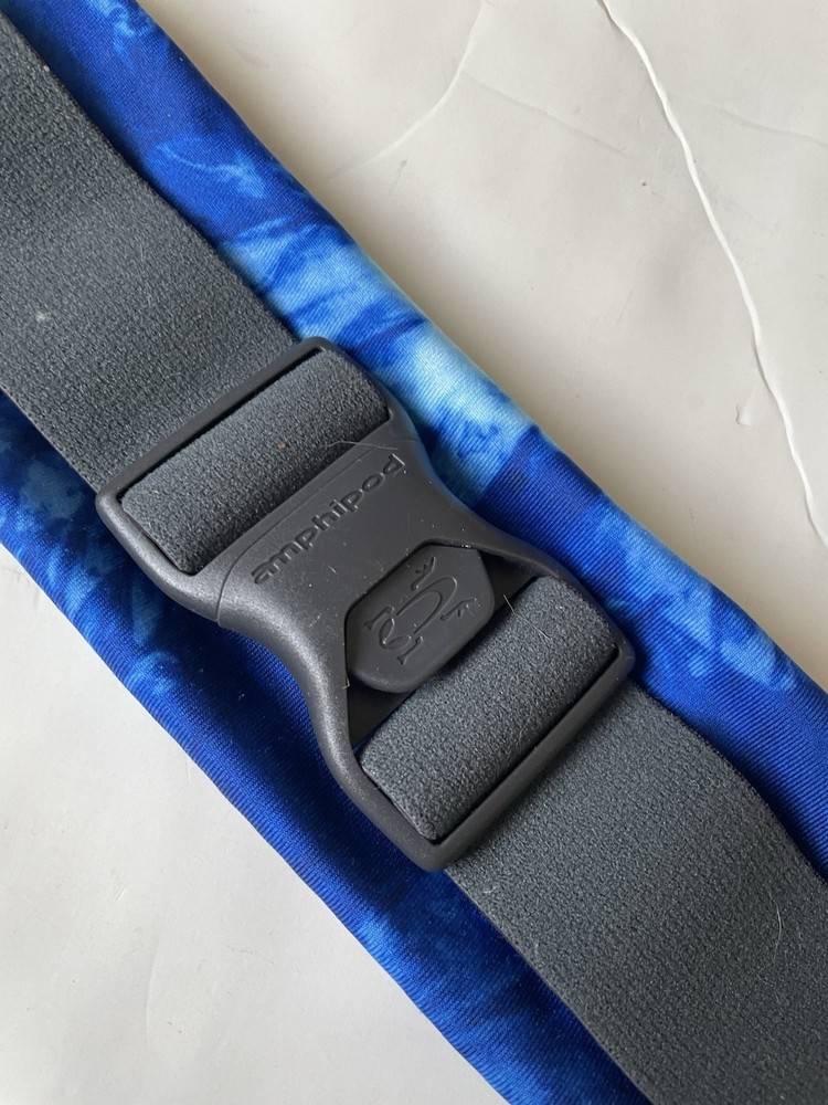 Amphipod Airflow MicroStretch Lightweight Running Belt Blue Tie Dye Pattern