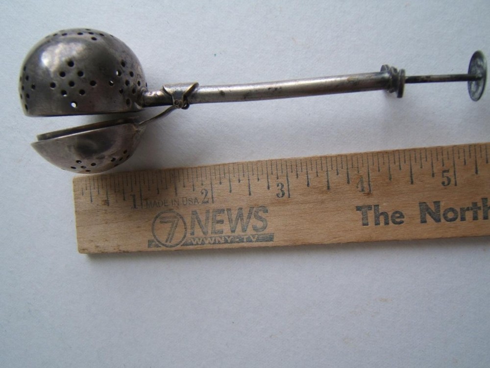 VINTAGE PAYE & BAKER P&B SHEFFIELD PUSH HANDLE TEA STRAINER