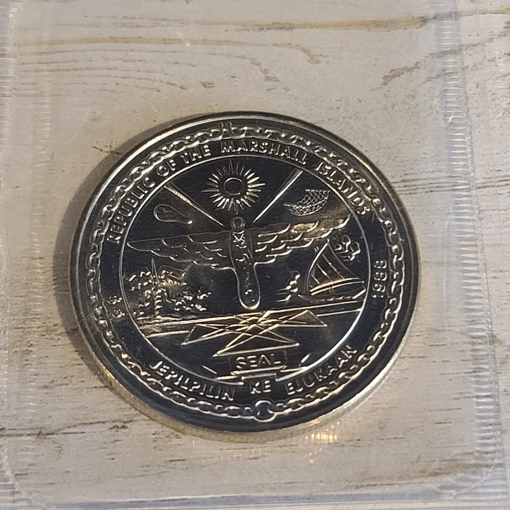 1988 Marshall Islands $5 Coin Space Shuttle