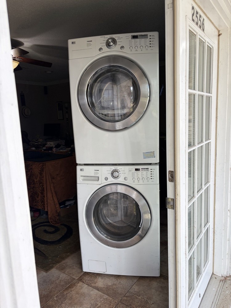 Stackable Washer, Dryer Combo ￼