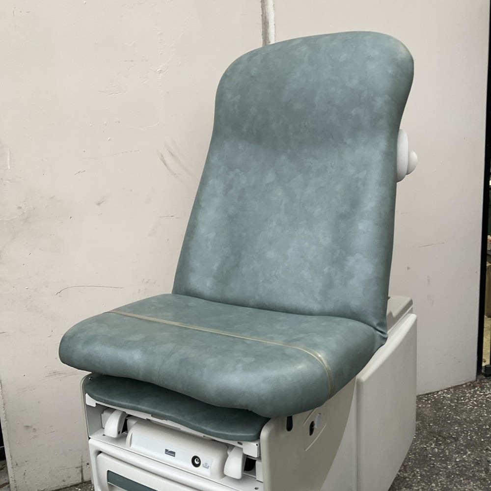 Pre-Owned Midmark 604-002 Exam Table Excellent Condition