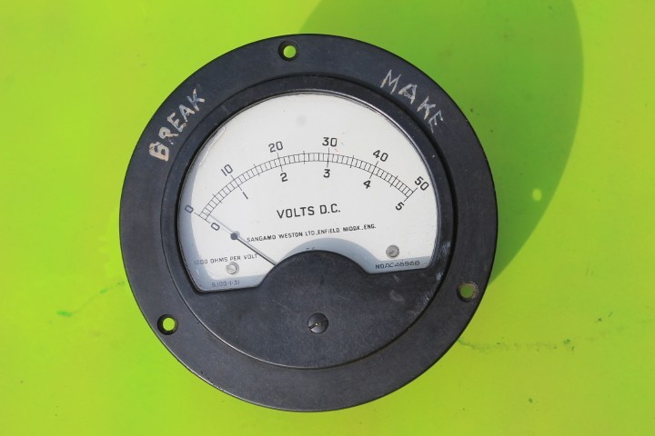 Dual Range Moving Coil Meter 50 /5VDC 89mm BLACK BAKELITE