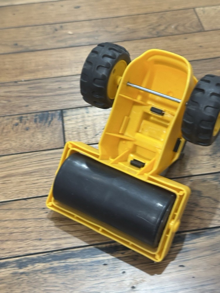 CAT Caterpillar Yellow Plastic Road Roller Construction Vehicle Toy