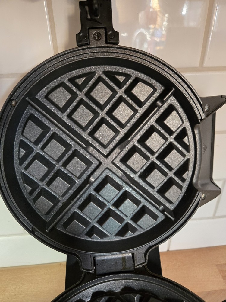 Cuisinart Convertible Belgian Waffle Maker VWM-800PC restaurant style!