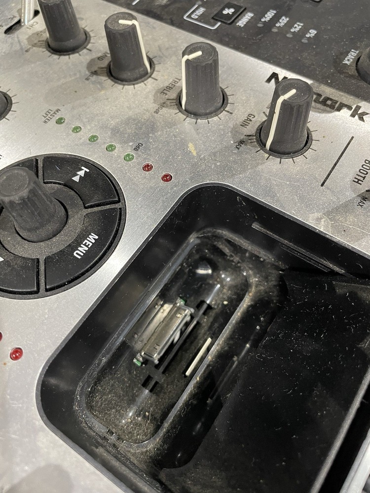 DJ Equipment / Turn tables