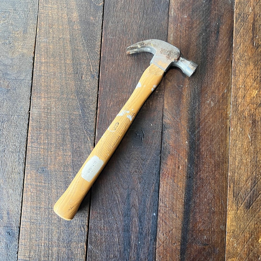 Truper Claw Hammer Wood Handle 0.72 Lb