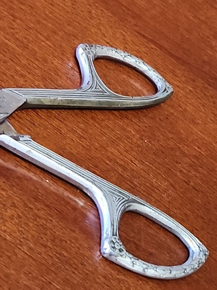 D. Peres Solingen Germany Scissors Magnetic Cutlery
