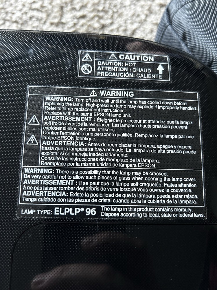 Epson EX7260 / H845A Wireless WXGA 3LCD Projector + Logitech presenter R800