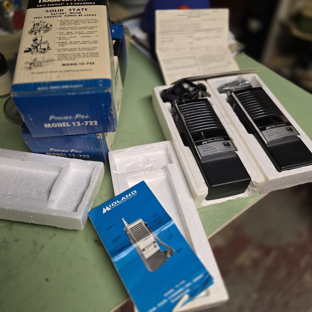 Midland 13-722 Transceiver (2)