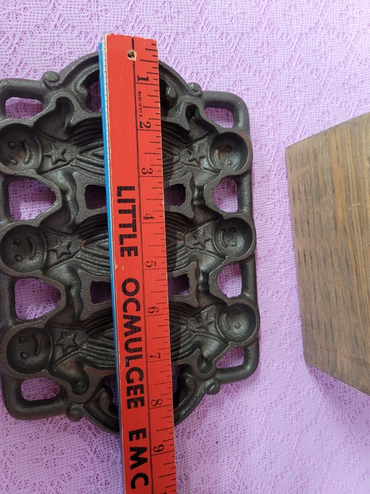 Vintage Cast Iron Gingerbread Man Mold