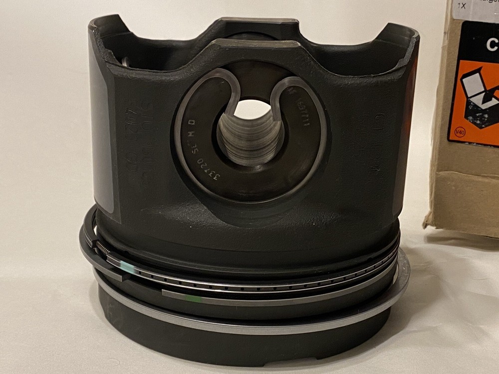 Paccar 1976615 Engine Piston Set