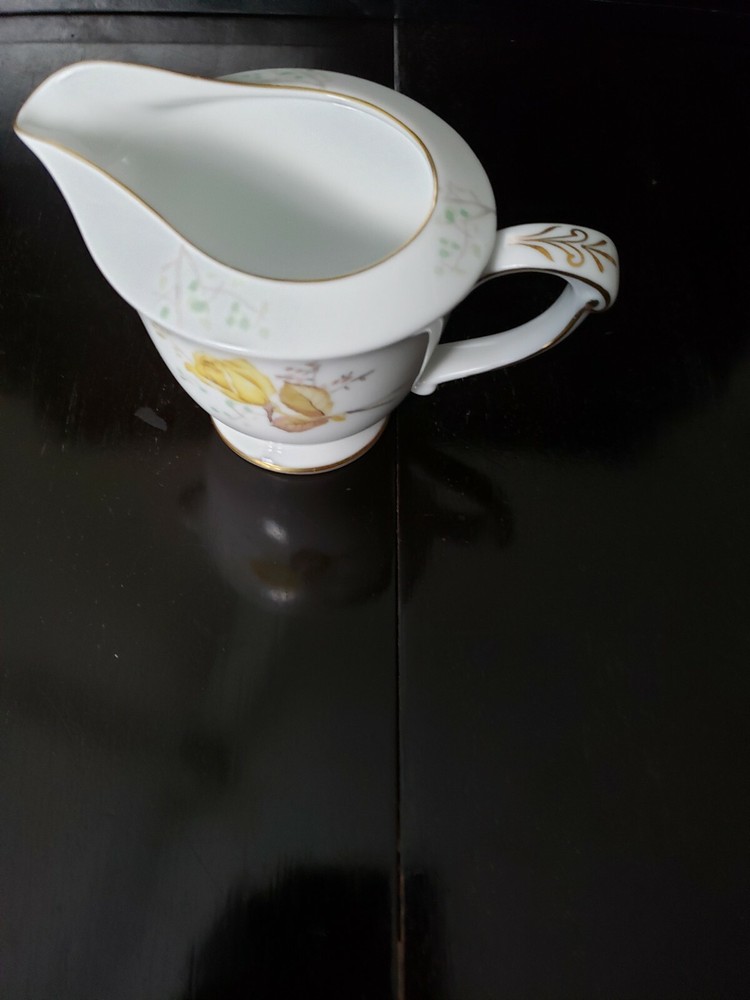 CHALLIS SANGO FINE CHINA JAPAN CREAMER 5 3/4" DIAMETER.