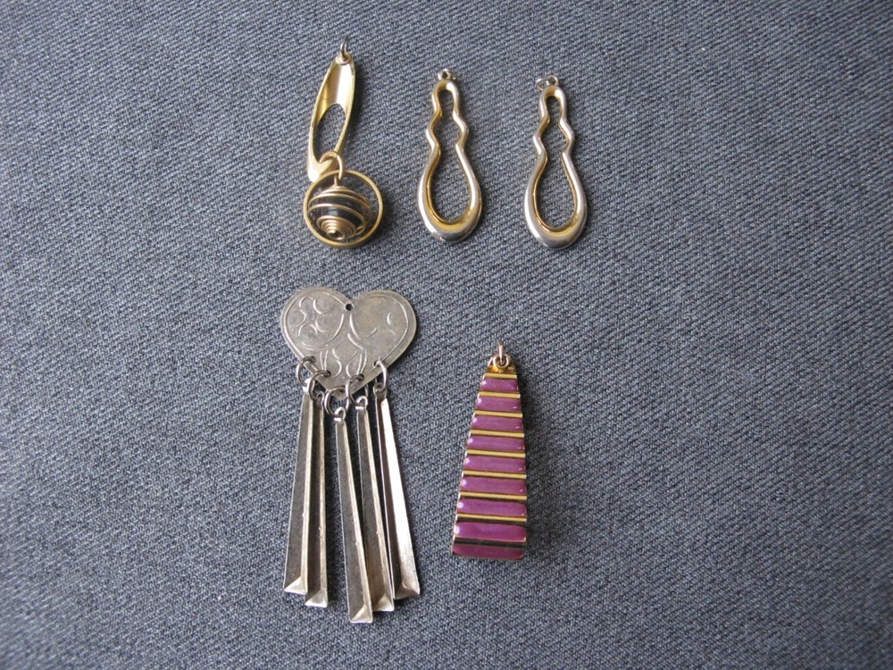 5 Vintage different metal pendants 9280 O