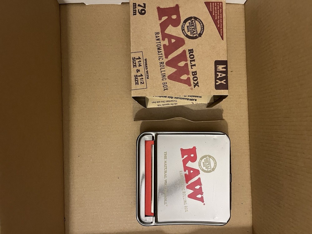 RAW 79mm Automatic Rolling Box MAX for 1 1/4 & 1 1/2 Size Cigarette Papers