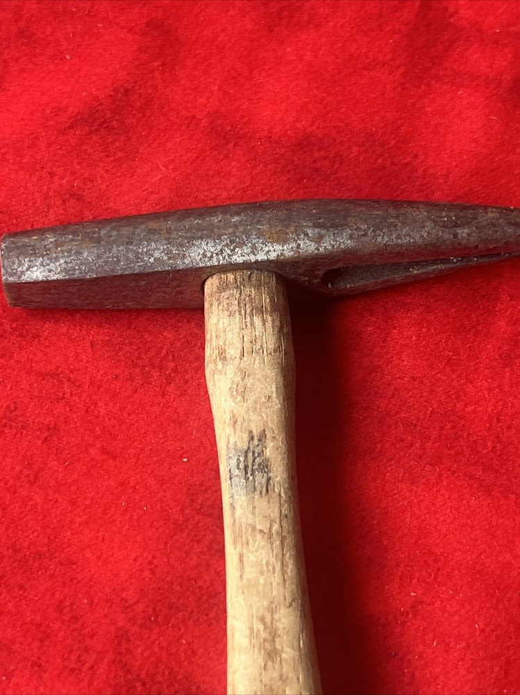 6.5 OZ (UNBRANDED) TACK HAMMER (t54)