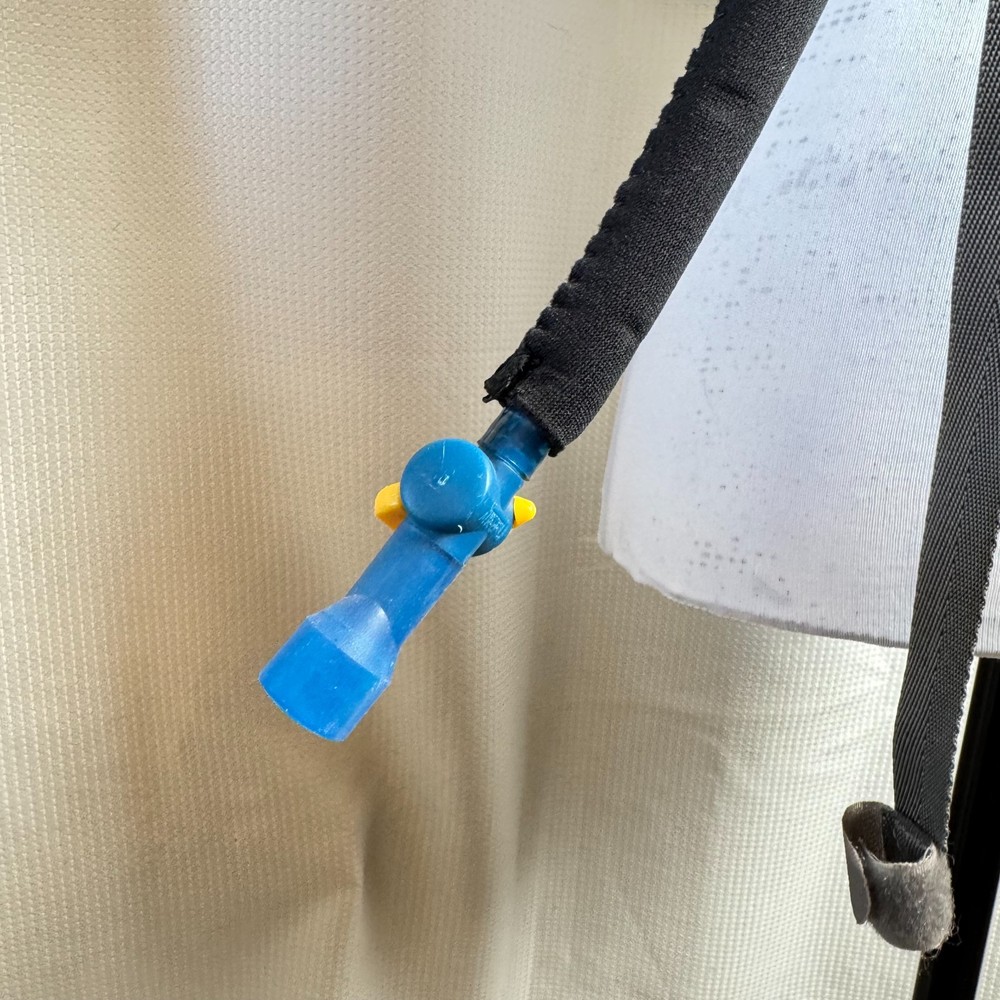 Camelback Snobowl Hydroback Hydration Hiking Backpack 32oz Bladder Tan in EUC