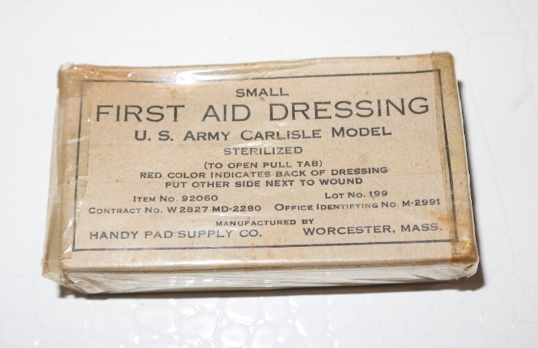 U.S. ARMY FIRST AID Compass Pouch & Dressing