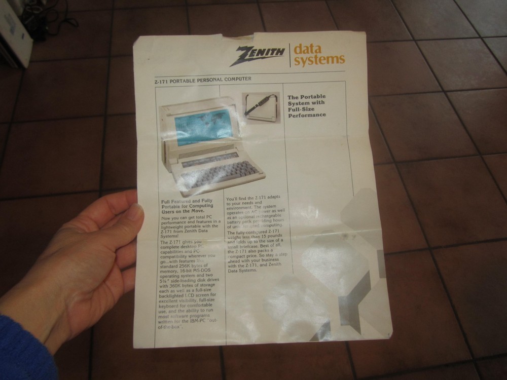 VNTG Zenith Data Systems ZFL-171-42 Portabl Personal Computer W/CASE - POWERS ON