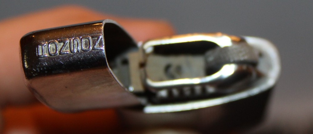 VINTAGE RONSON CLASSIC VARAFLAME LIGHTER ATOMIC CHEVRON DENTED