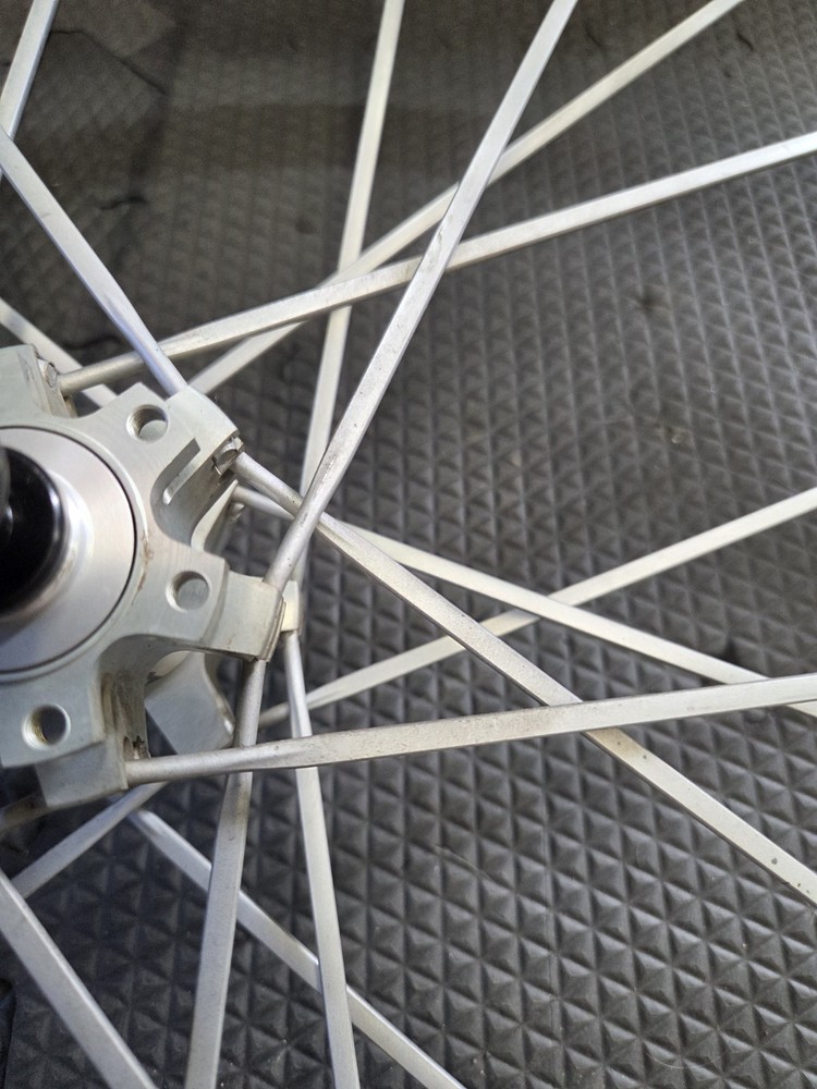 Silver 26” Mavic CrossMax SL SSC F100mm/R135mm QR Tubeless Disc Wheelset W Tires