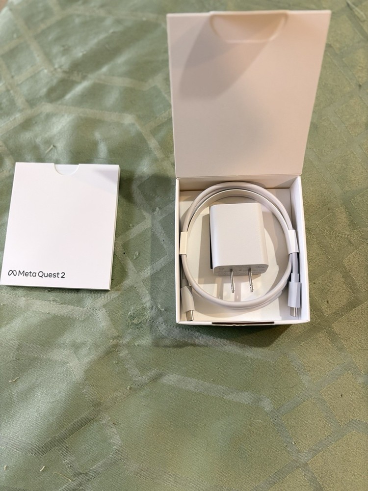 Meta Quest 2 + Controllers (Virtual Reality Gaming Accessory Bundle - 128gb