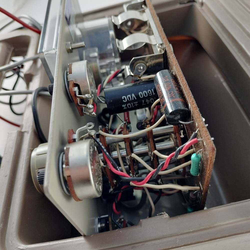 Heathkit Utility Solid-State Voltmeter Model IM-17 in Original Casing No Battery