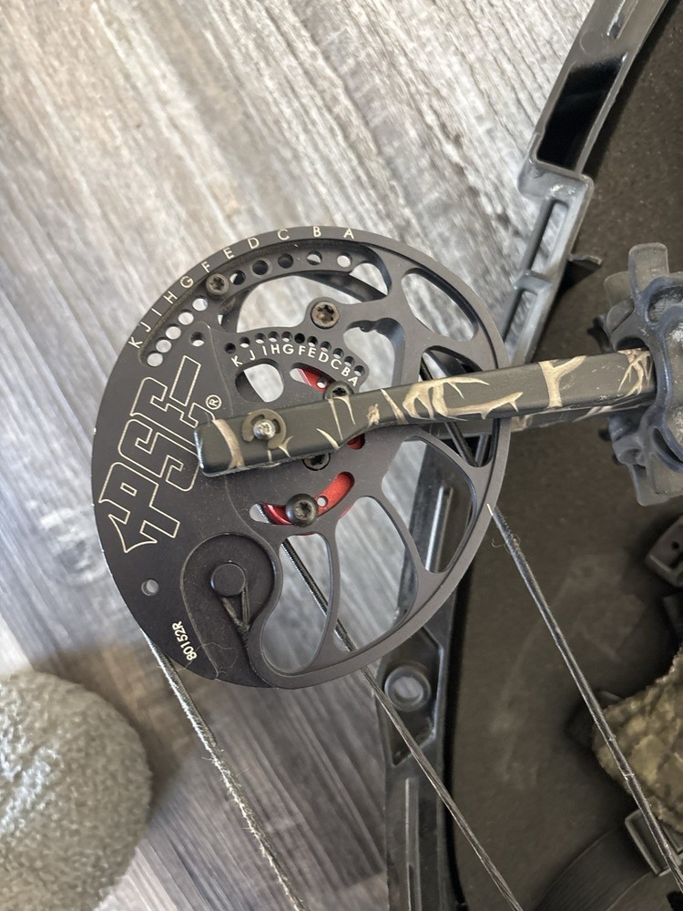 PSE Stinger 3G Compound Bow Package – Case, Sight, Stabilizer – Ready To Hunt