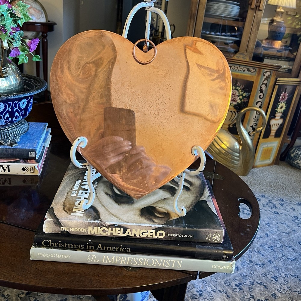 Vtg Solid Copper heart shaped Baking pan. Tin Lined. 11” X 12” X 1”