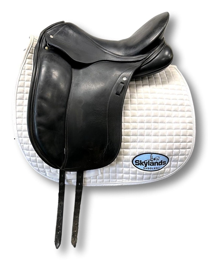 Used Schleese Wave - Size 17" Dressage Saddle Black