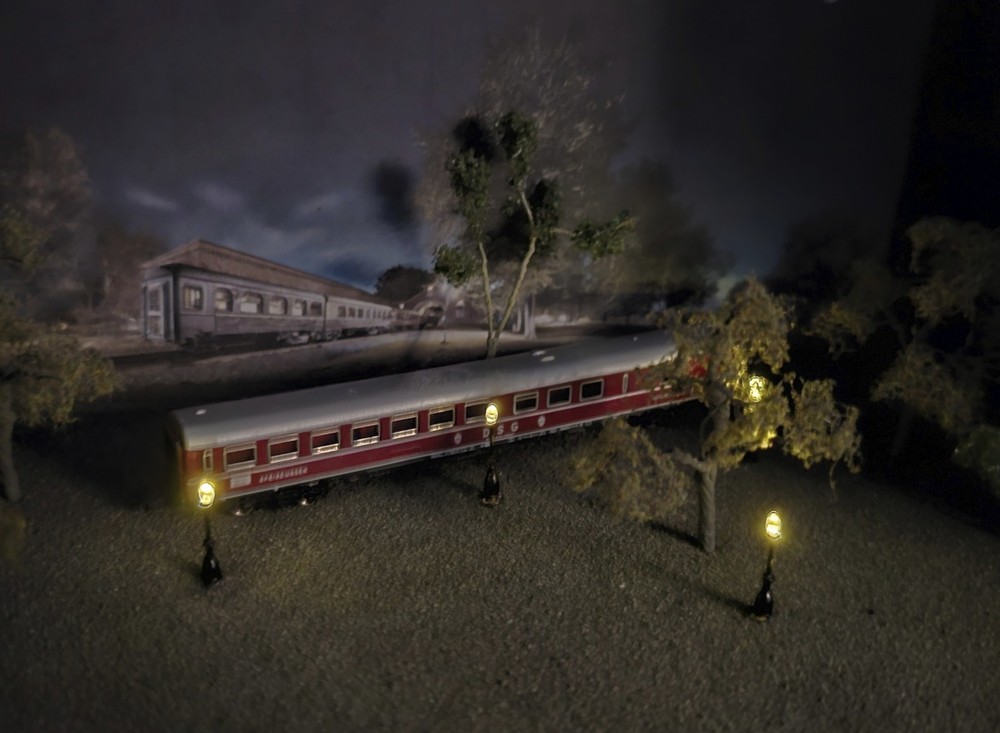 FIBER OPTIC LAMP POST KIT (8) / Z-SCALE - Individual LED sources