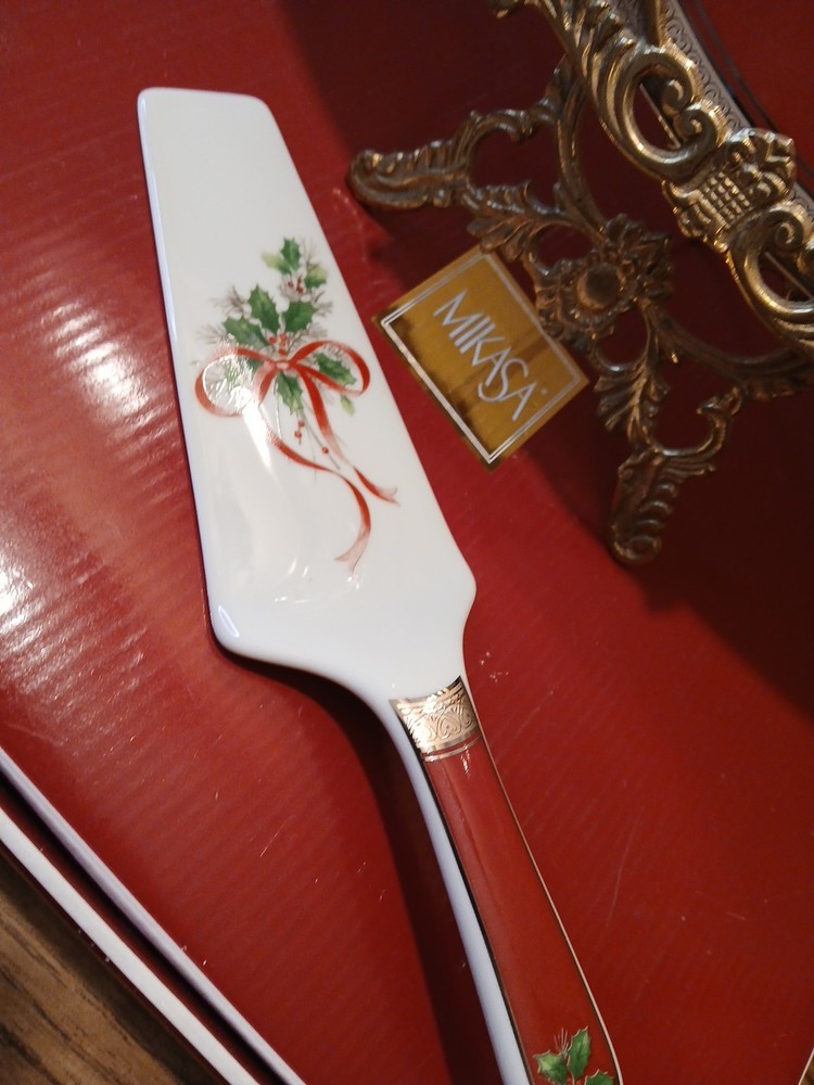 Palatial Holly Platinum Cake Plate & Server by Mikasa