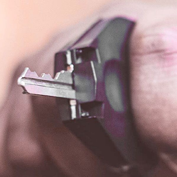 SELF DEFENSE TOOL SECURITY DEVISE PROTECTION SAFETY KEY PROTECT YOURSELF ATTACK