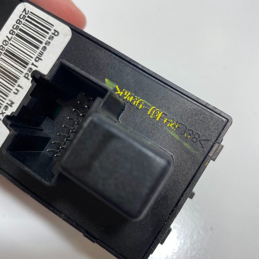 Headlight switch 12-14 SIERRA SILVERADO (non fog light style) (E268)