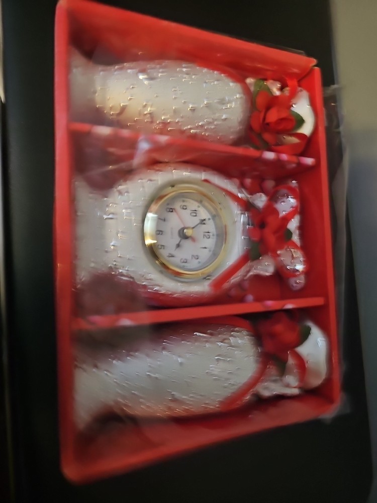 3 Vases With A Clock Set