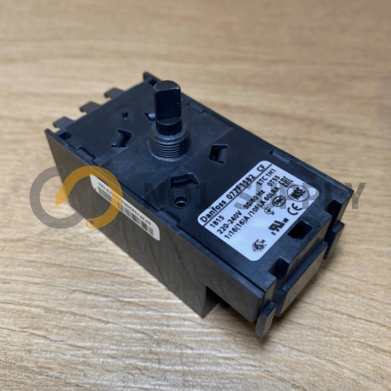 1PC New Danfoss 077F1582 controller 16A 1815 ETC 1H1 Fast delivery