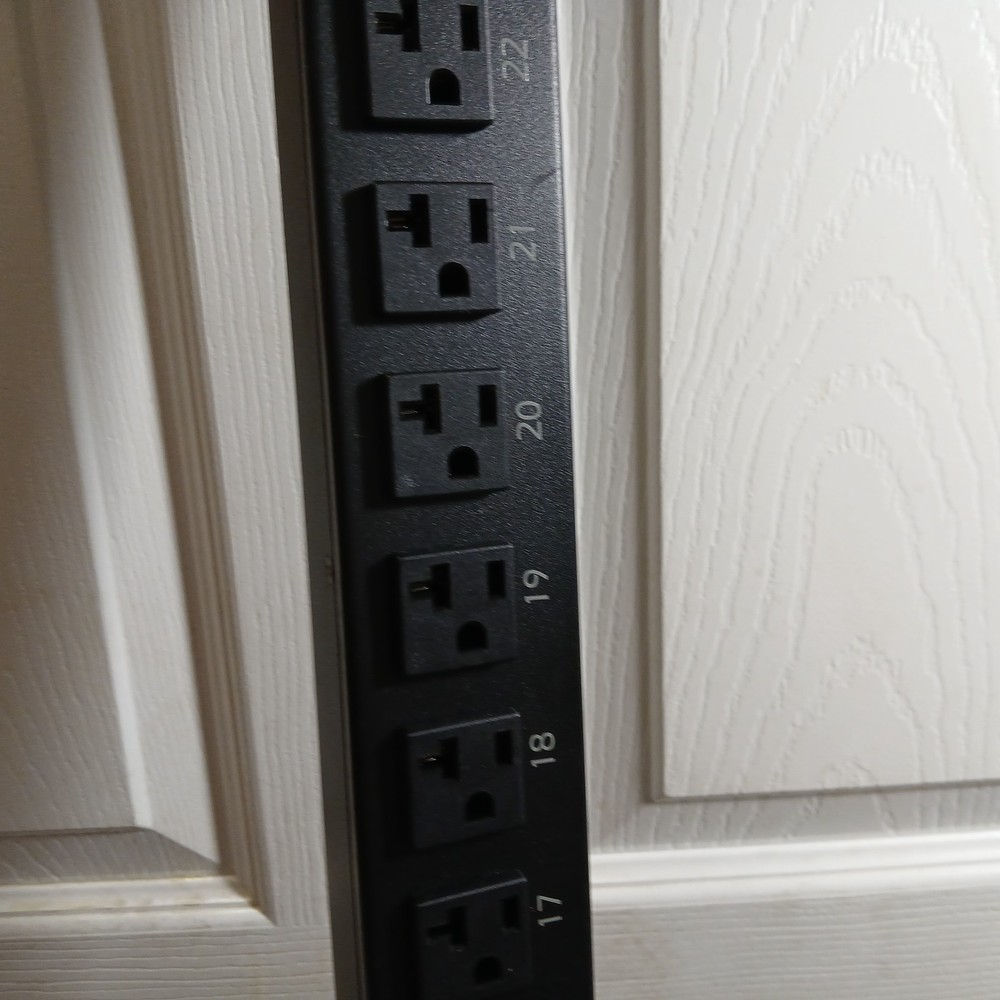 APC AP7530 Basic Rack-Mount PDU - Power Distribution Strip.