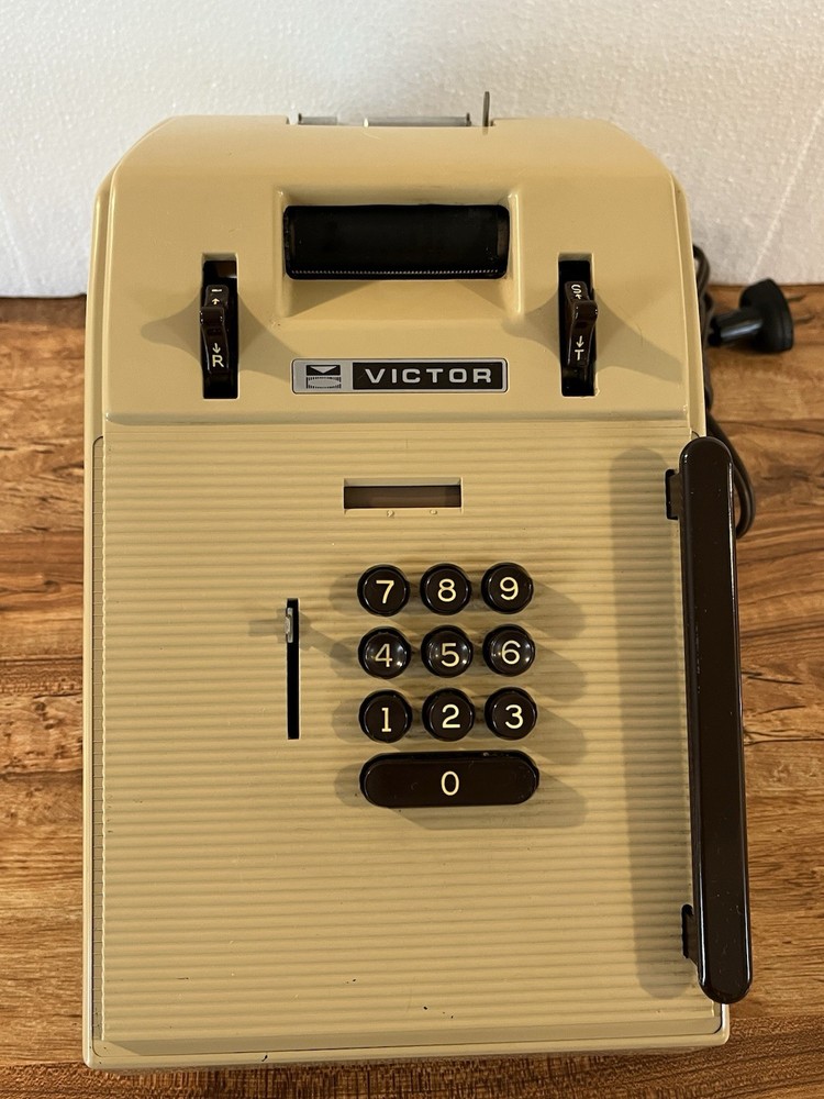 Vintage Victor Comptometer Adding Machine Model 7 82 54