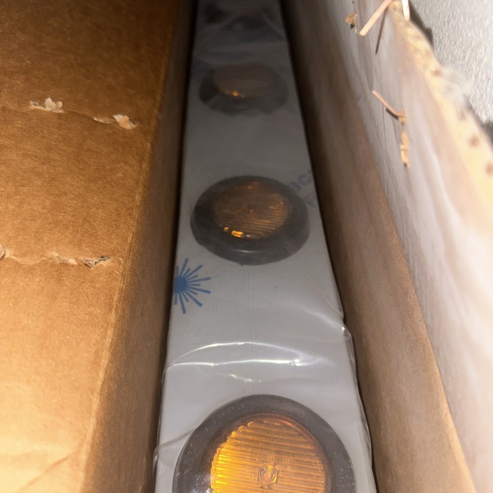 Peterbilt 359/379 Sleeper Panel Lights 37318B