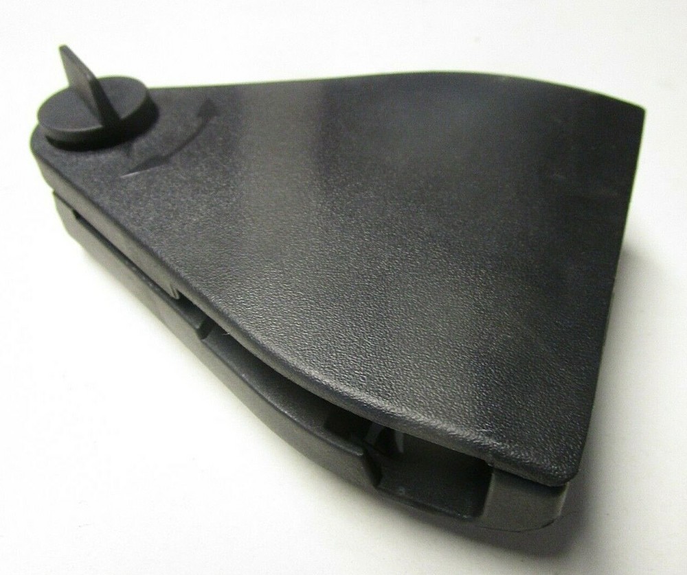 Audi A4 B6 2003 Diesel - Hazard Warning Triangle Clamp