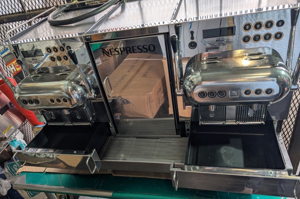 NESPRESSO COFFE MACHINE MODEL AGUILA-4400 PROFESSIONAL