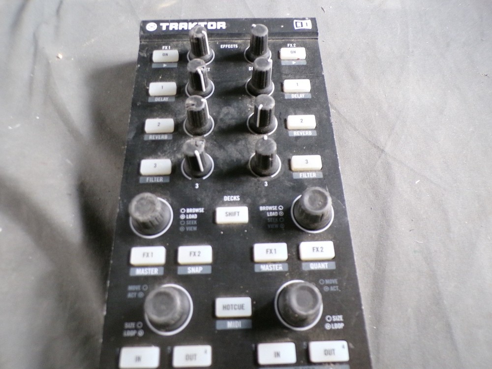 AKAI MPK MINI MK3 25-KEY MIDI KEYBOARD COMPACT CONTROLLER