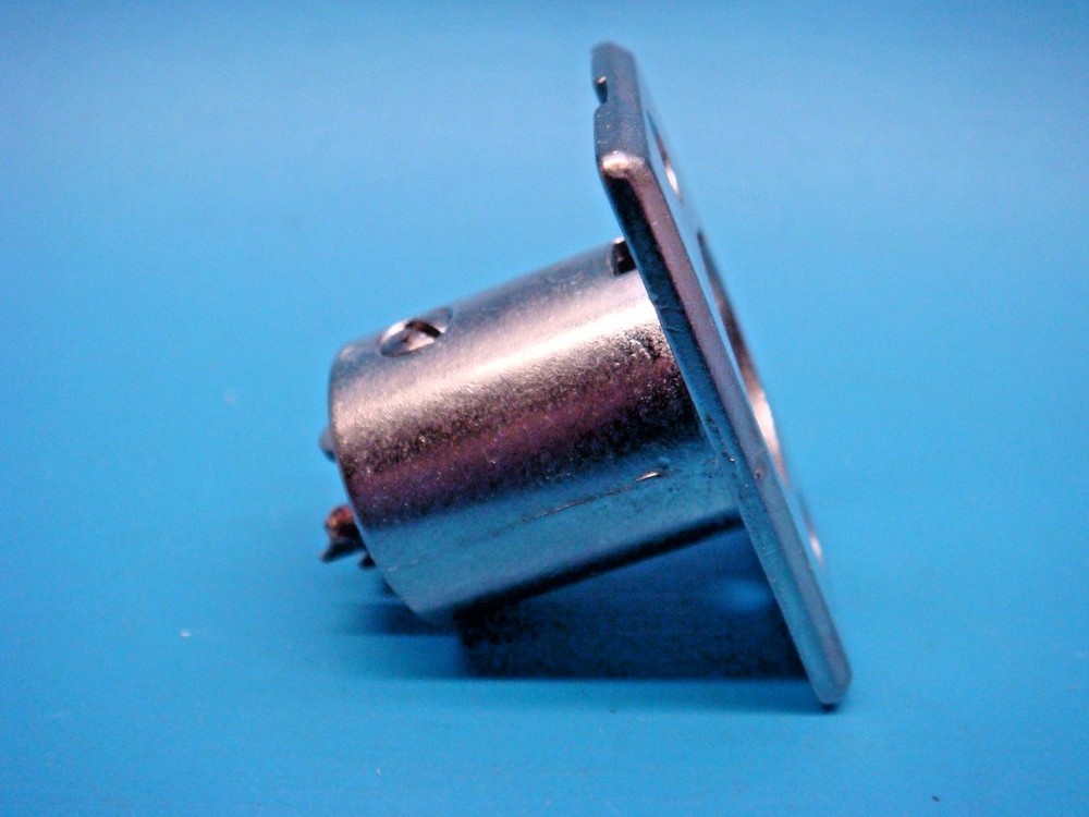 (1) ADC RM3 3 POLE MALE XLR CONNECTOR PANEL MOUNT SOLDER CUP