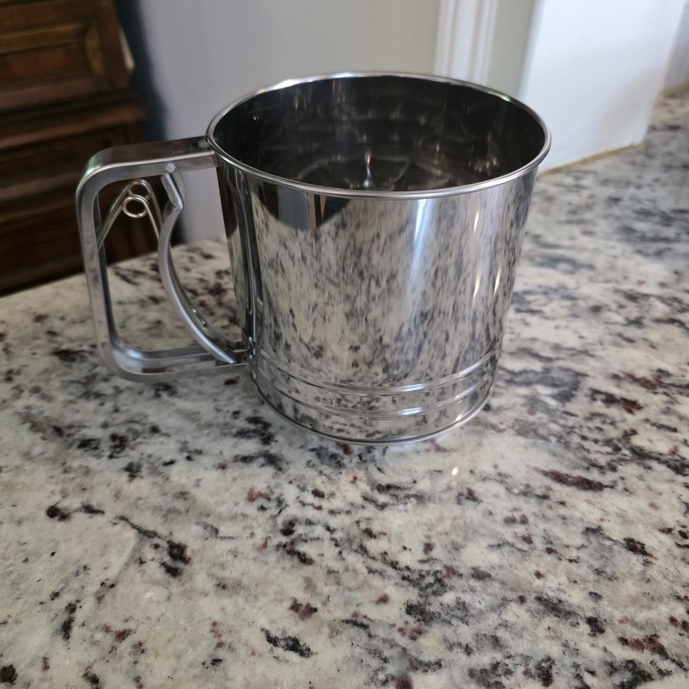 3-Cup Stainless Steel Flour Sifter Squeeze Handle